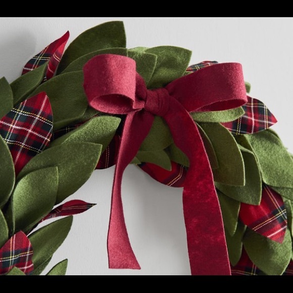 Pottery Barn Kids Whimsical and Festive Plaid Felt Wreath Decor - Picture 13 of 14